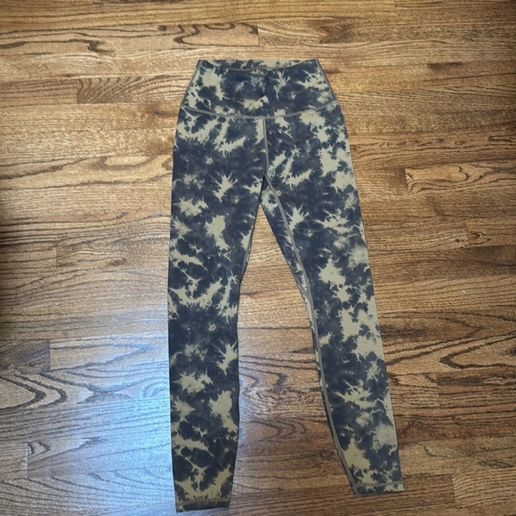 EUC Varley Let's Go Pocket Legging in Flaxen Tie Dye Size XS - Picture 6 of 7